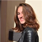 Profesora de mates imparte clases a estudiantes de la ESO y Bachillerato. También doy clase de Física